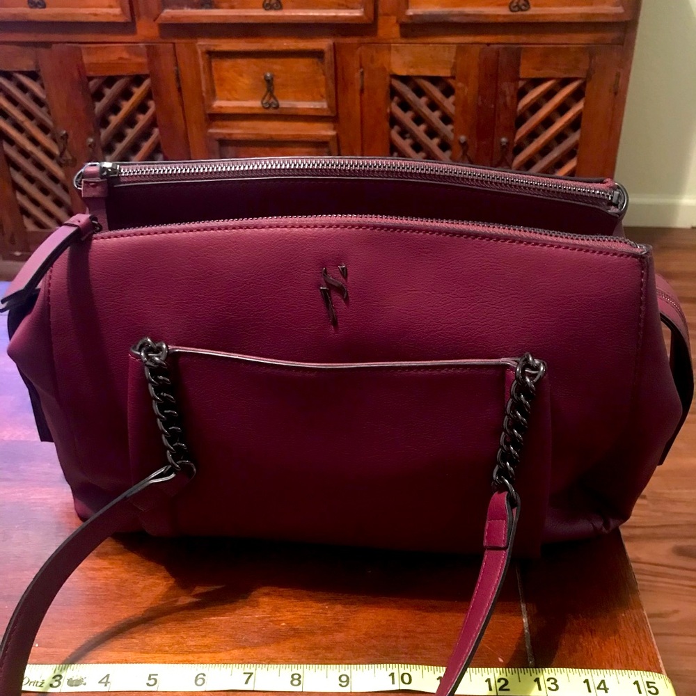 ⚜️✨Simply Vera Wang Handbag Magenta Color✨⚜️